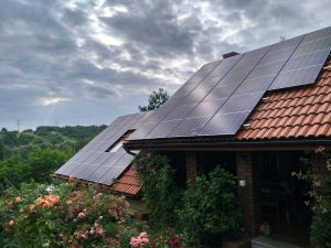 Instalacja fotowoltaiczna na dachu domu