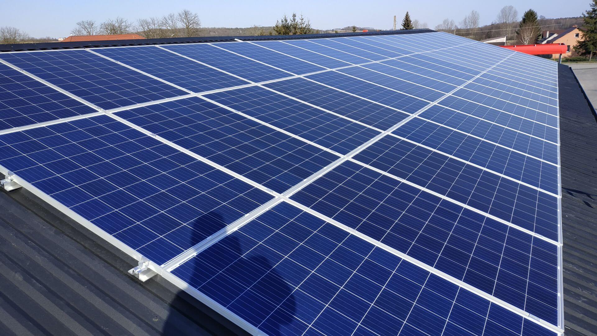 Fotowoltaika na dachu budynku przemysłowego nowy sącz