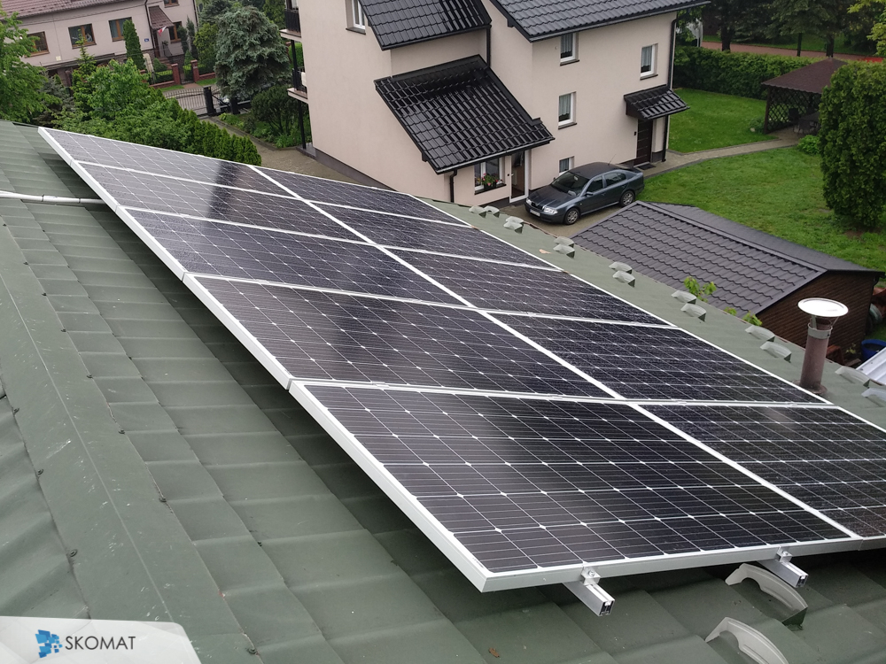 panele fotowoltaiczne Kraków na dachu domu jednorodzinnego