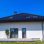 Instalacja fotowoltaiczna Podłęże na dachu domu jednorodzinnego 5,1 kWp