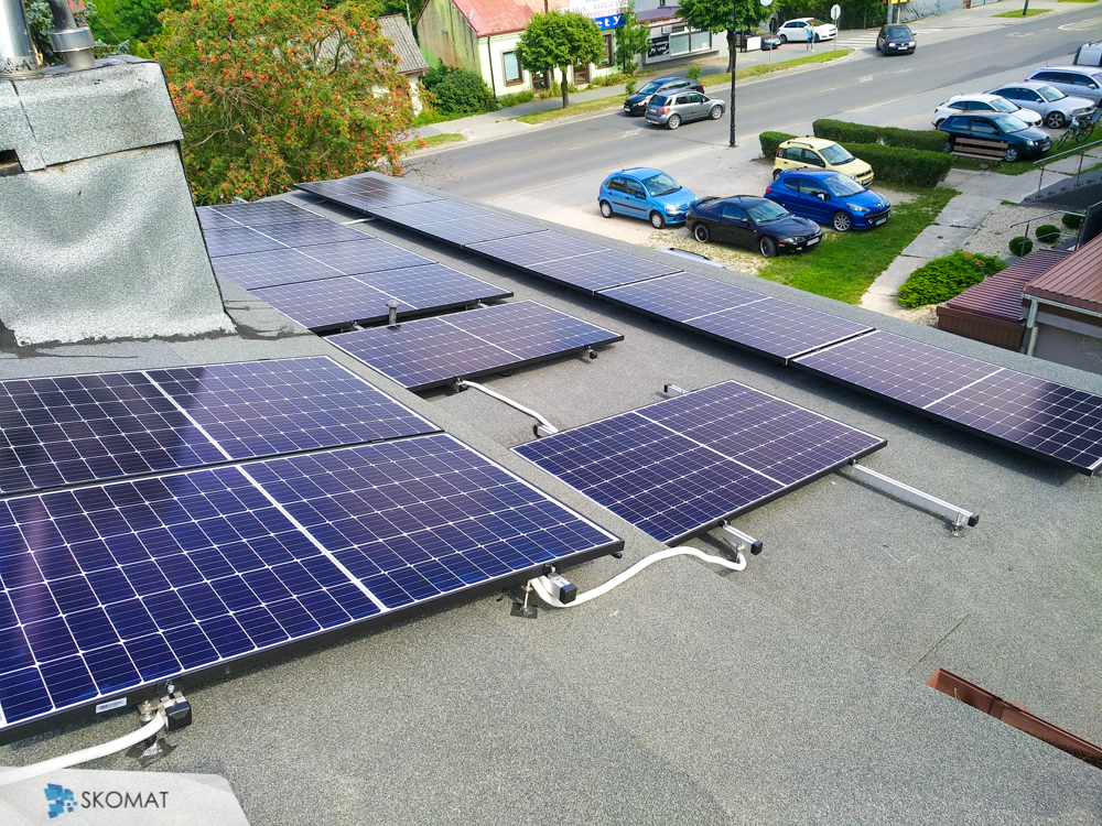 instalacja fotowoltaiczna na dachu domu w Jedrzejowie