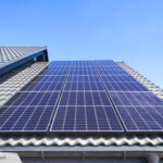 realizacja instalacji fotowoltaiczna na dachu domu w Głogoczów