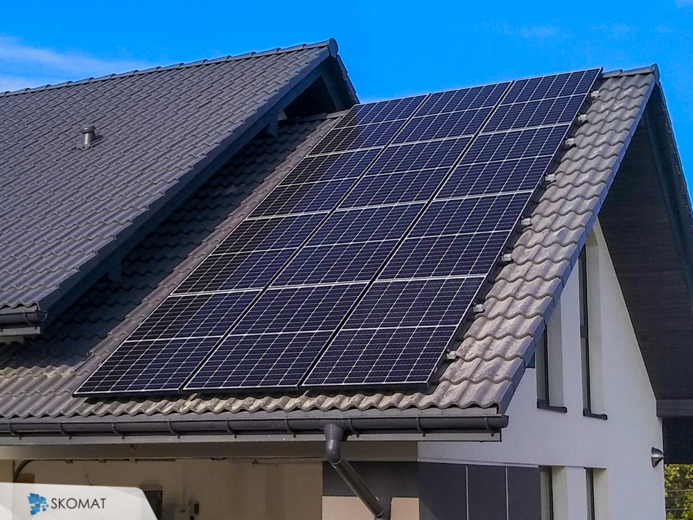 realizacja instalacji fotowoltaiczna na dachu domu w Głogoczów