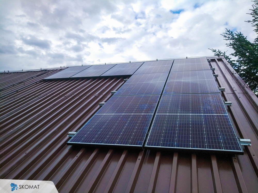 realizacja instalacji fotowoltaiczna na dachu domu w Węgrzcu