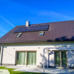 realizacja instalacji fotowoltaiczna na dachu domu jednorodzonego w Tenczynku