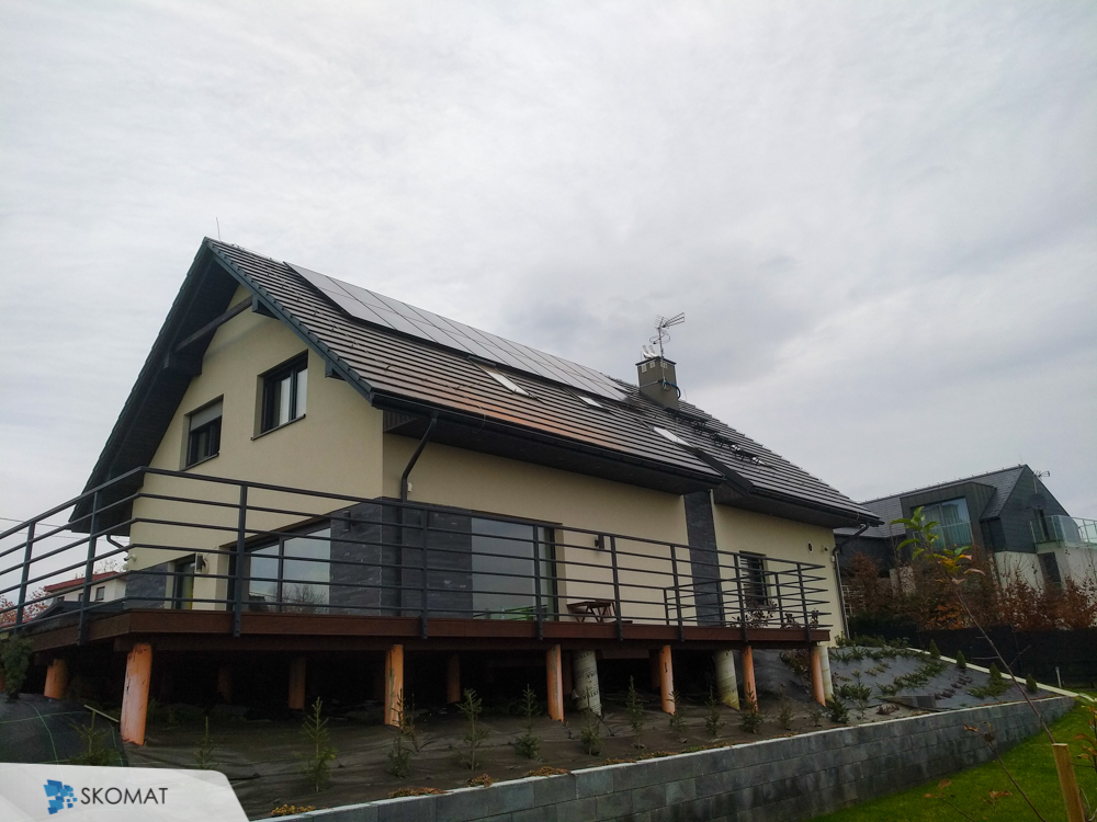 instalacji fotowoltaiczna na dachu domu jednorodzonego w Bolechowicach