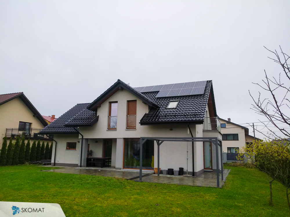 Realizacja instalacji fotowoltaicznej na dachu budynku wielorodzinnego