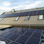 instalacji fotowoltaiczna na dachu domu jednorodzonego w Wegrzcu