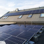 instalacji fotowoltaiczna na dachu domu jednorodzonego w Wegrzcu