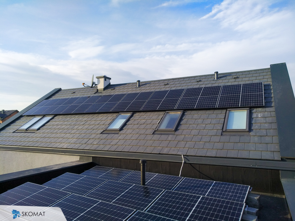 instalacji fotowoltaiczna na dachu domu jednorodzonego w Wegrzcu