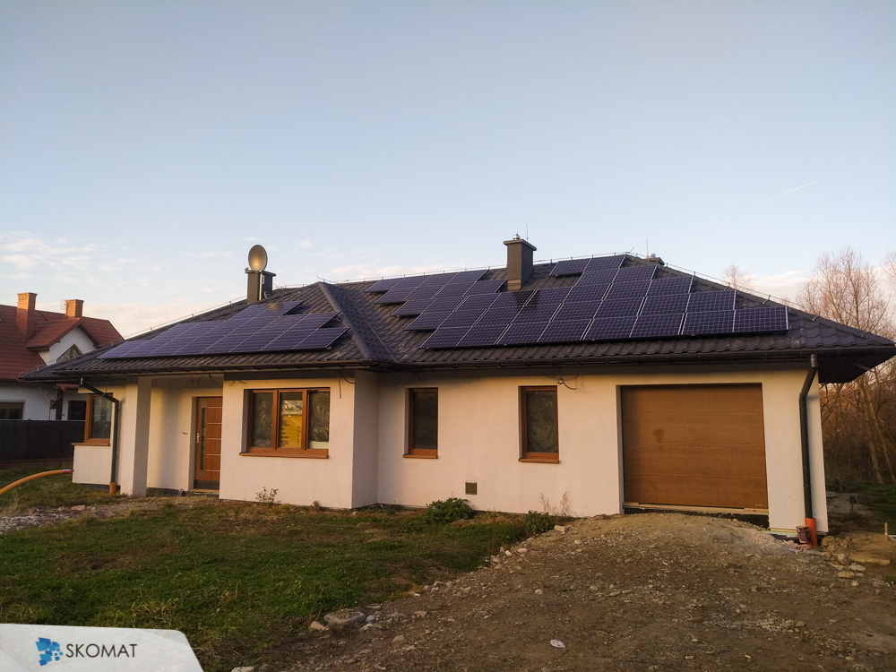 instalacja fotowoltaiki na dachu domu jednorodzinnego w Tuchowie