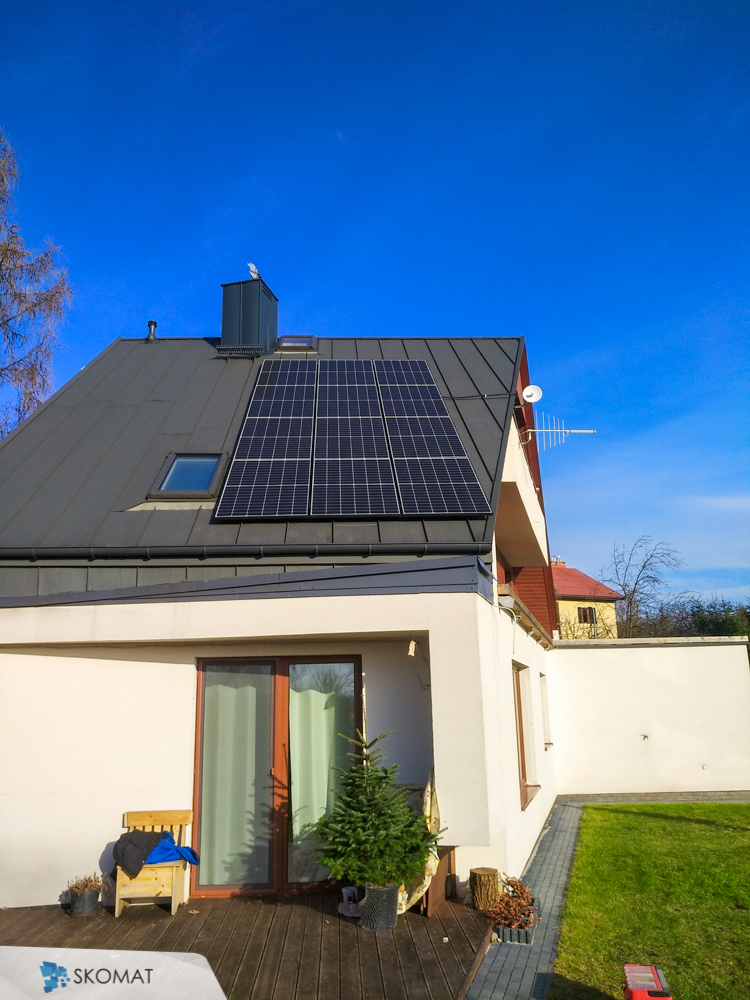 Realizacja instalacji fotowoltaicznej na dachu domu w krakowie