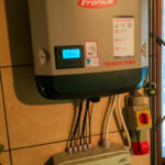 Fotowoltaika Wysoka instalacja na dachu domu jednorodzinnego