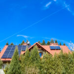 Fotowoltaika w Okocimie montaż instalacji fotowoltaicznej na dachu domu jednorodzinnego