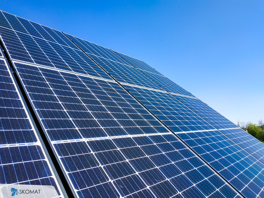 Realizacja instalacji 3,52 k na dachu domu jednorodzinnego w krakowie widok z bliska