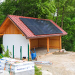 instalacja fotowoltaicznej w Tymowa na dachu garażu