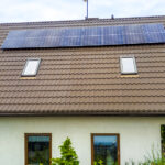instalacja fotowoltaiczna na dachu domu w miejscowości Zabierzów