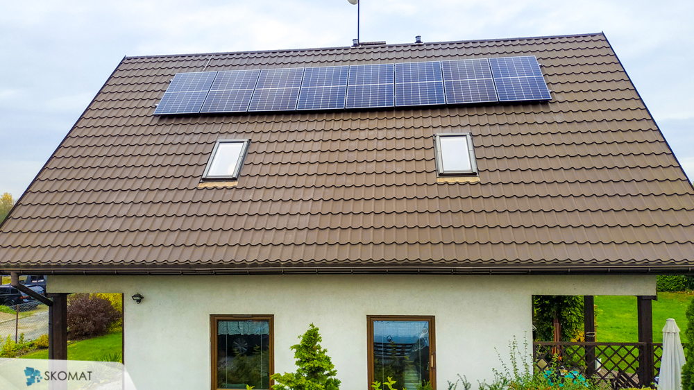 instalacja fotowoltaiczna na dachu domu w miejscowości Zabierzów