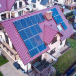 Realizacja instalacji fotowoltaicznej na dachach domów w miejscowości Wegrzce