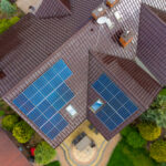 Realizacja instalacji fotowoltaicznej na dachu domu w Krakowie