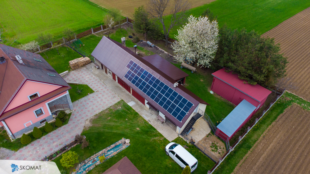 Fotowoltaika na dachu budynku gospodarczego realizacja Stróże