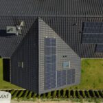 dom jednorodzinny w Jerzmanowice z panelami fotowoltaicznymi na dachu