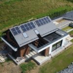 Instalacja fotowoltaiczna na dachu domu jednorodzinnego w Raciechowicach