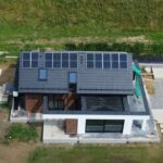 Instalacja fotowoltaiczna na dachu domu jednorodzinnego w Raciechowicach