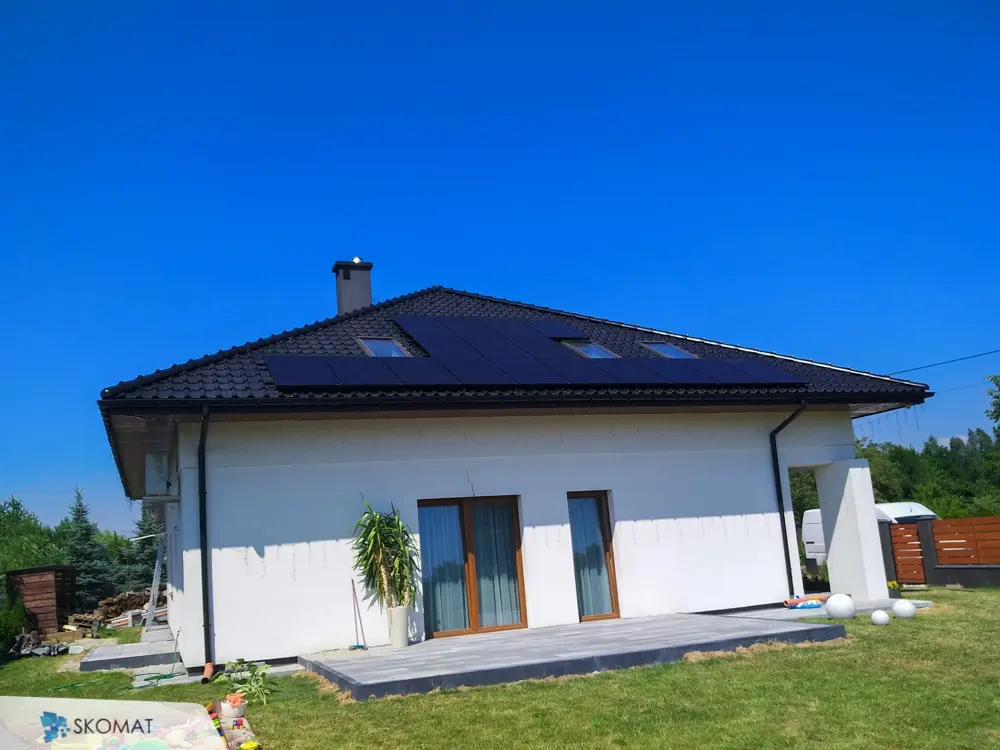 Instalacja fotowoltaiczna na dachu domu Podleże