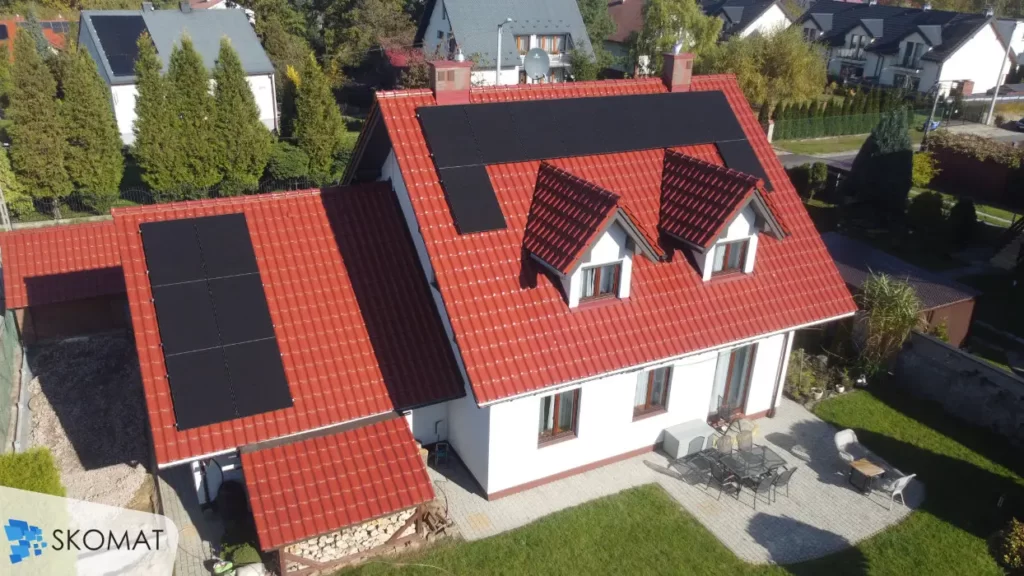 fotowoltaika na dachu domu jednorodzinnego realizacja Kokotow