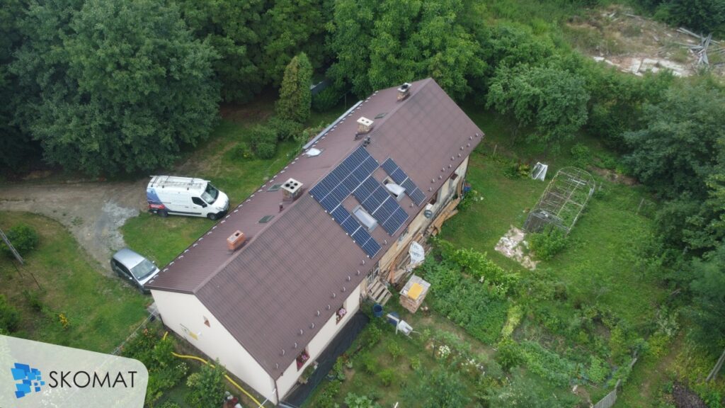 instalacja fotowoltaiczna w Okocim na dachu budynku gospodarczego