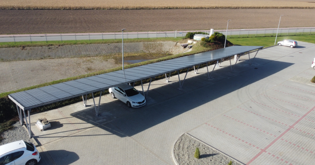 Wiata samochodowa z instalacją fotowoltaiczną