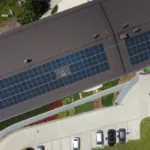 REalizacja skomat Hotel w Solec-Zdroju z zainstalowanymi panelami fotowoltaicznymi