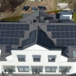 Realizacja fotowoltaiki na dachu centrum longinus w Krakowie