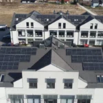 Fotowoltaika na dachu budynku wielorodzinnego