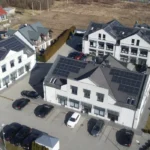 Realizacja skomat instalacja fotowoltaiczna na dachu budynku