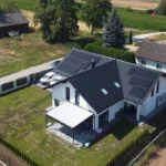 montaż instalacji fotowoltaicznej na dachu domu