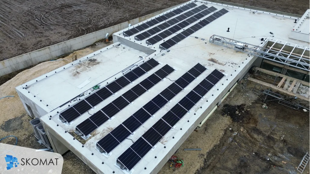 realizacja instalacji fotowoltaicznej na dachu domu budynku w Proszowicach