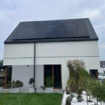 Realizacja instalacji fotowoltaicznej na dachu domu w Sadowie