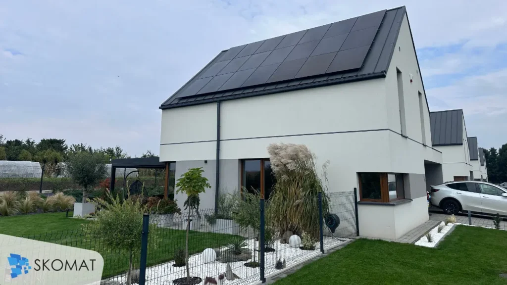 Realizacja instalacji fotowoltaicznej na dachu domu w Sadowie